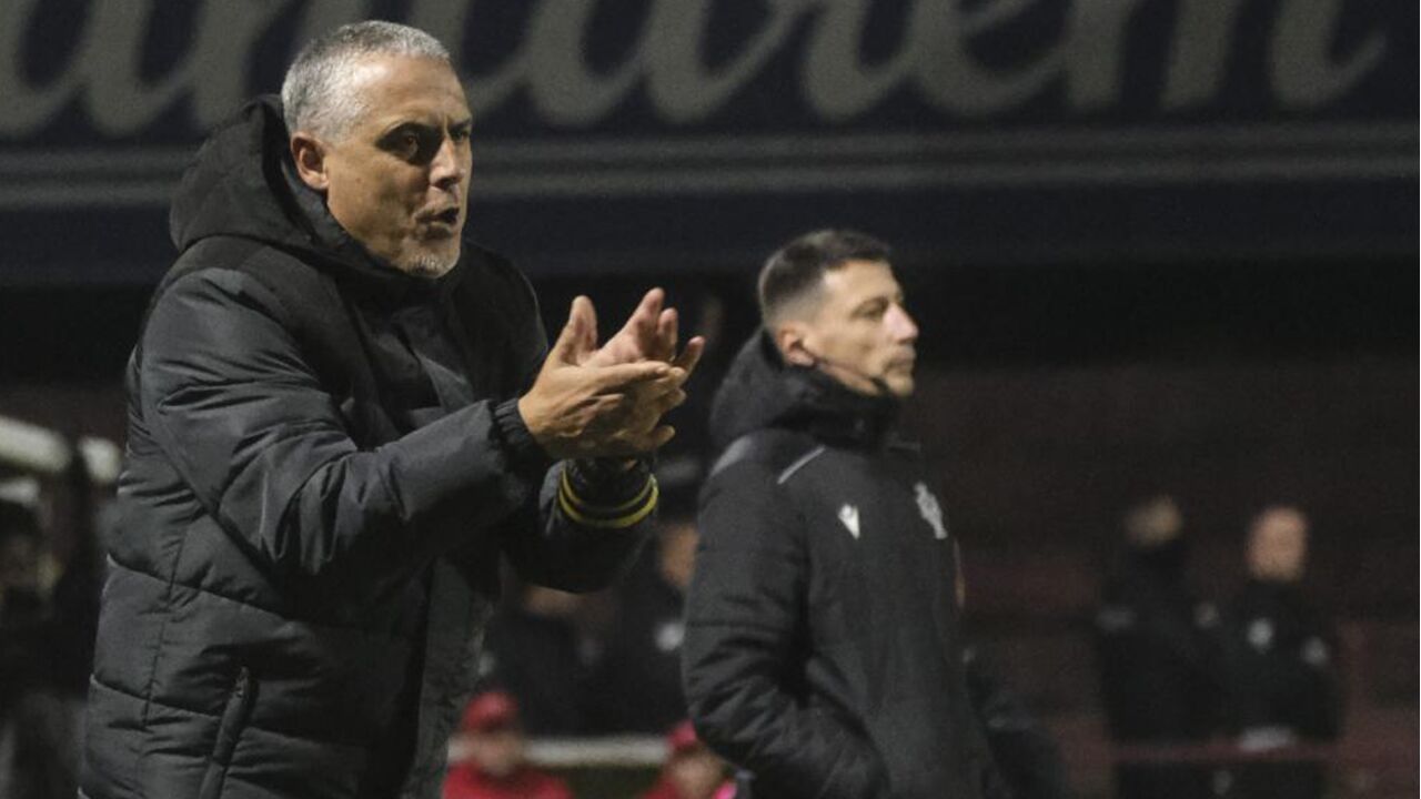 José Vala reage no banco do Caldas durante o duelo com o Sp. Braga