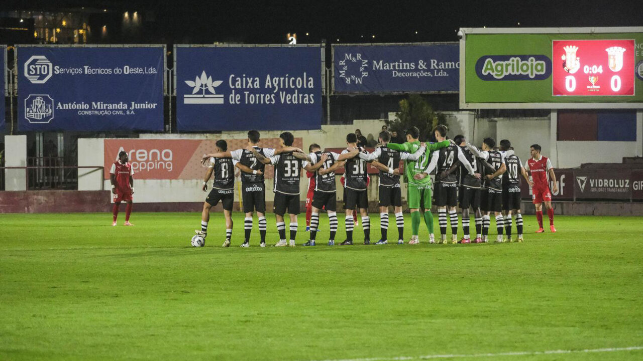 O protesto dos jogadores do Caldas no arranque do duelo com o Sp. Braga
