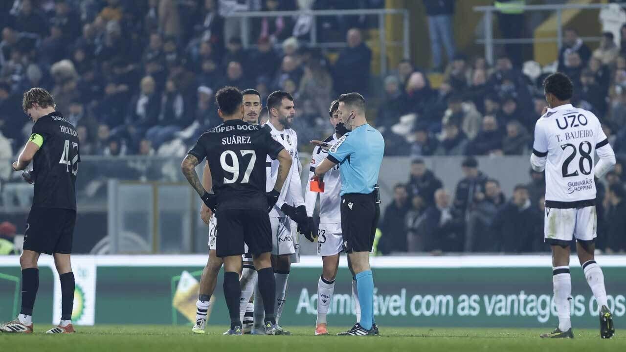 Nélson Oliveira expulso