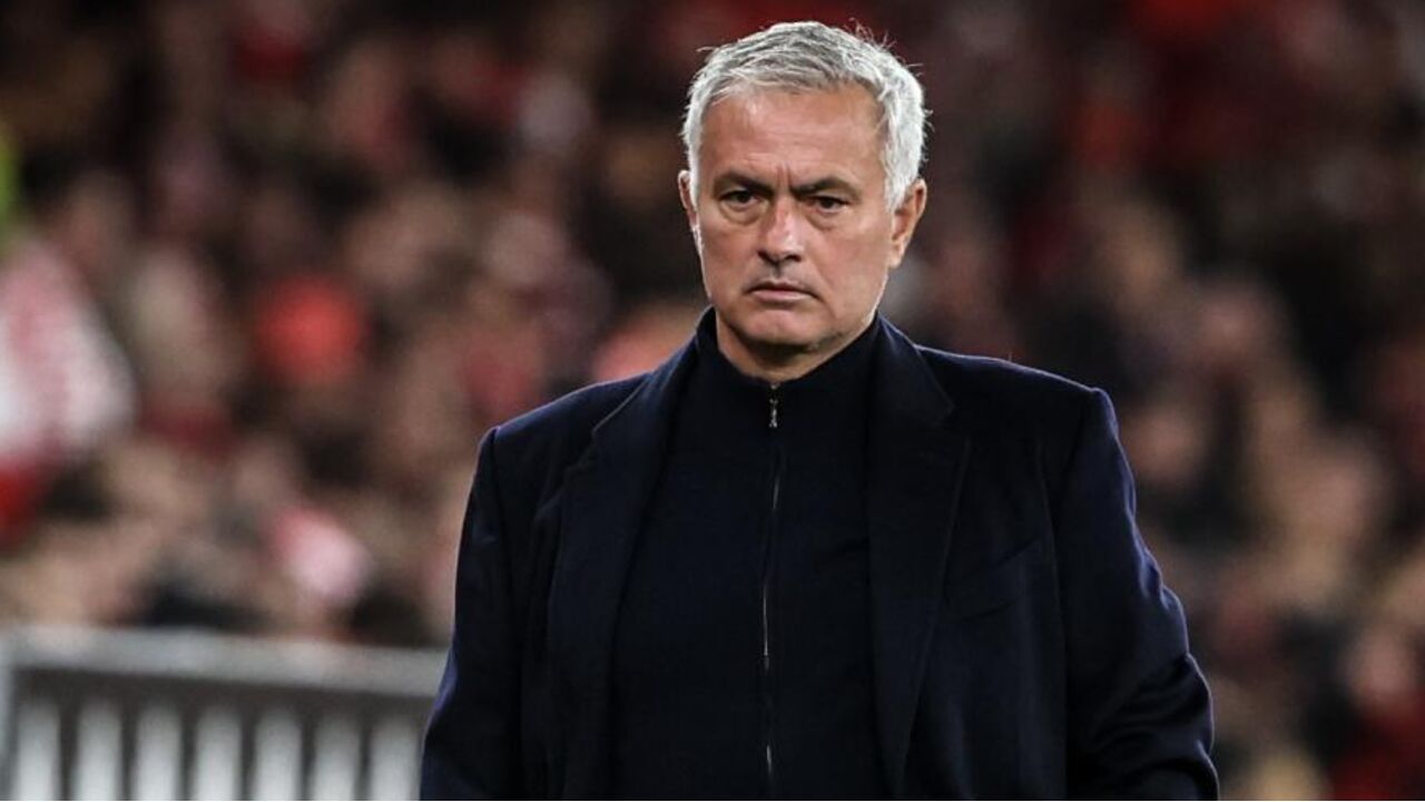 Mourinho procura avançado para o Benfica, Araújo pode sair