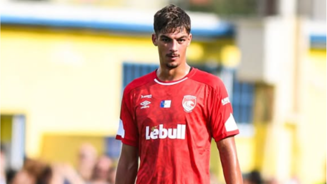 Tiago Duarte, jogador do Santa Clara, promissor no futebol