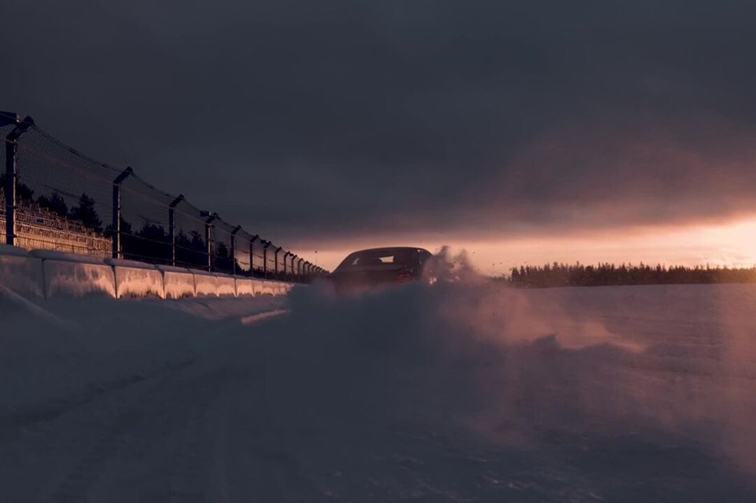 Bentley Flying Spur Speed quebra recorde no gelo