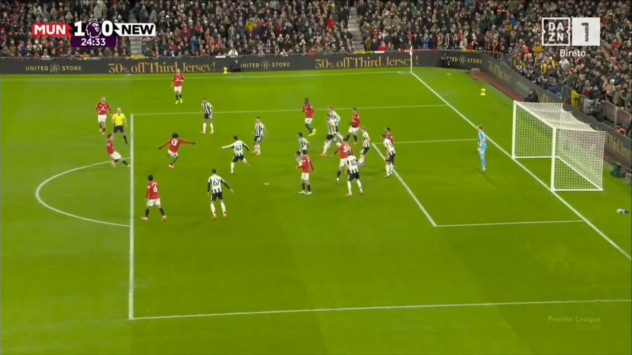 Manchester United lidera 1-0 contra o Newcastle aos 24 minutos