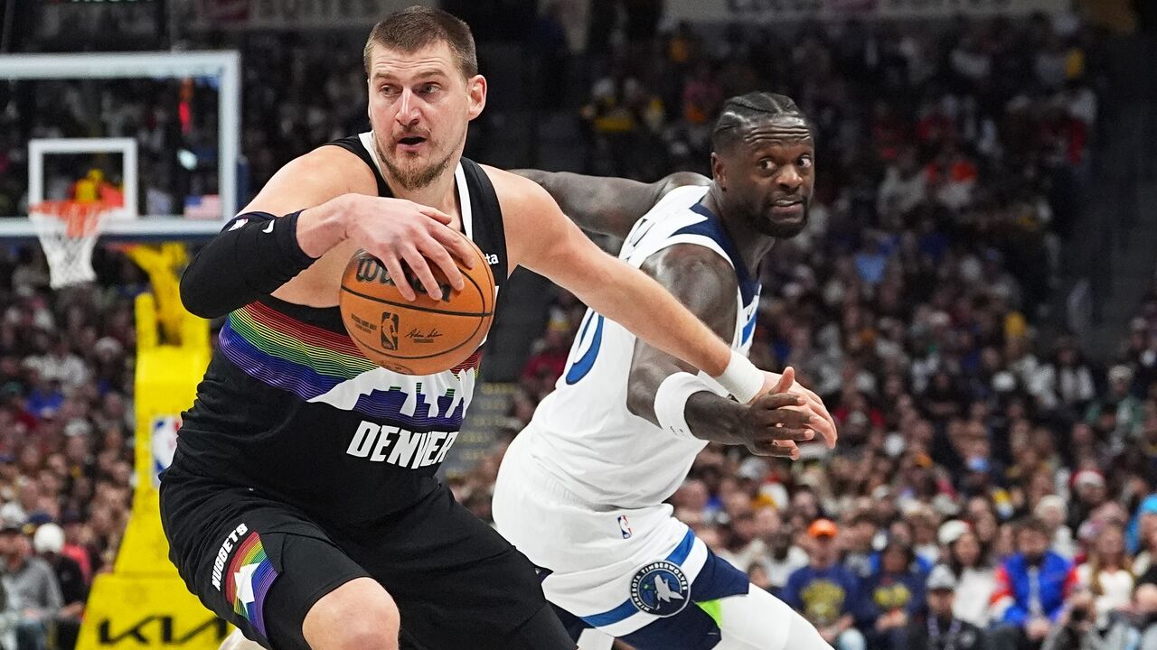 Nikola Jokic domina no jogo de Natal com um triplo-duplo