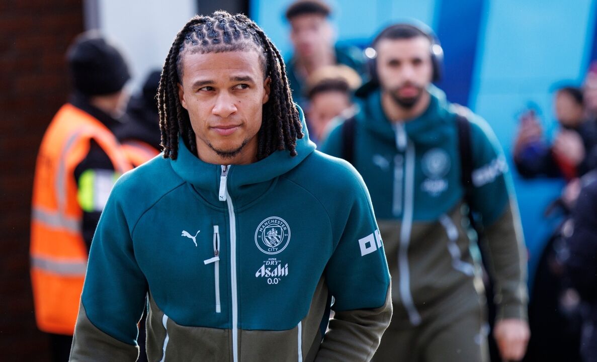 Nathan Aké, defesa do Manchester City, é alvo do Barcelona para substituir Christensen