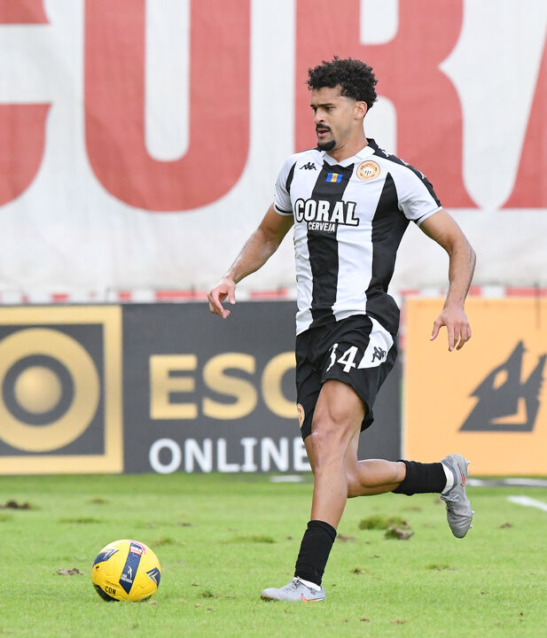 Léo Santos cumpriu suspensão