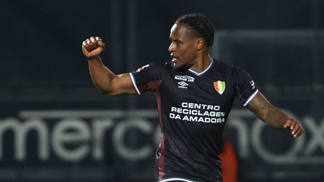 Jovane celebra um dos seus dois golos em Famalicão