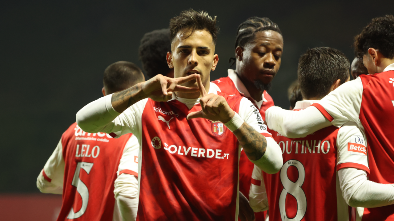 Rodrigo Zalazar festeja golo frente ao Benfica