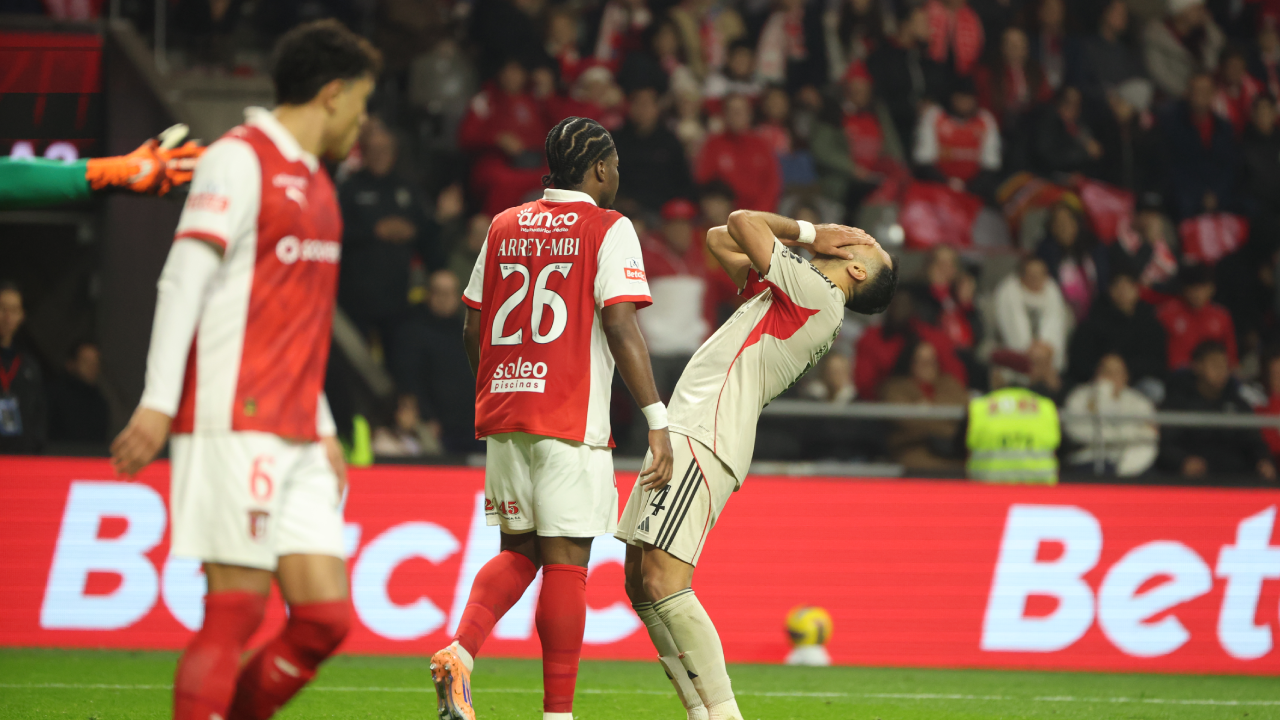 Benfica empata em Braga num jogo intenso e pode ficar ainda mais longe dos rivais