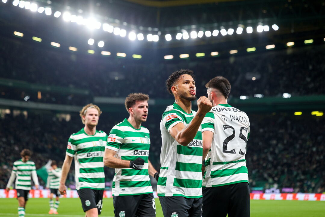 Jogadores do Sporting a festejar frente ao Rio Ave