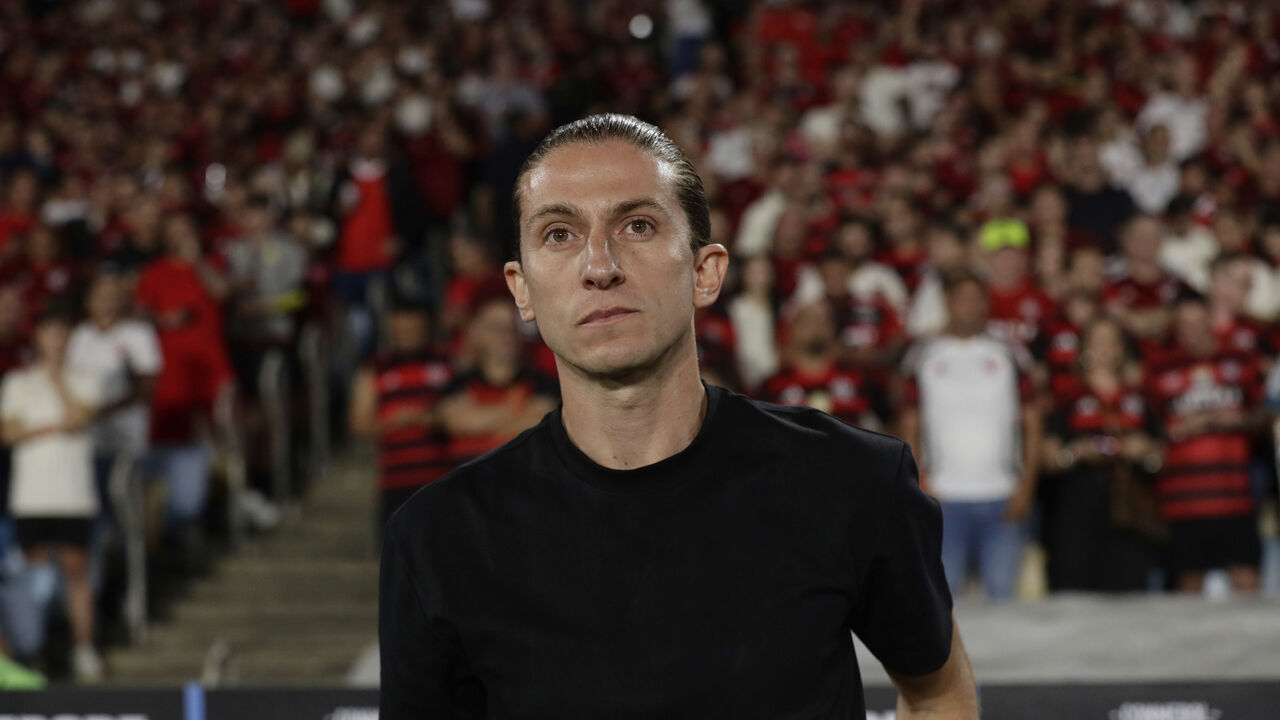Acabou a 'novela': Filipe Luís renova pelo Flamengo até 2027