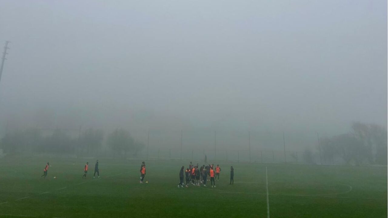 Treino do Chaves sob nevoeiro para preparar jogo com o Marítimo.
