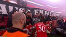 O momento em que os jogadores do Benfica homenagearam o antigo líder dos Diabos Vermelhos