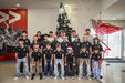 Espírito natalício chegou ao Benfica Campus: jogadores da equipa principal ajudam a montar Árvore de Natal