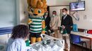Sporting visita crianças no Garcia de Horta com Rui Borges, Varandas e Palmeiro.
