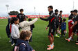 Jogadores do Benfica encontram-se com crianças num dia de convívio