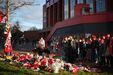 As homenagens dos adeptos de Liverpool e Wolverhampton em Anfield