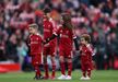 O momento em que os filhos de Diogo Jota subiram ao relvado antes do Liverpool-Wolverhampton