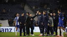 Farioli à conversa com um elemento da equipa de arbitragem no final do FC Porto-Vitória