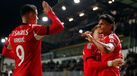 Jogadores do Benfica celebram golo contra o Farense na Taça de Portugal