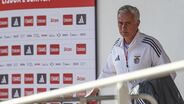 Mourinho assistem ao jogo dos Sub-23 do Benfica