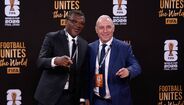 Marcel Desailly, antigo internacional francês, e Hristo Stoichkov, antigo internacional húngaro