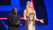 Heidi Klum apresenta o sorteio do Mundial'2026 com Kevin Hart