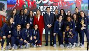 Seleção feminina recebida na Cidade do Futebol