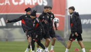 Treino do Benfica em pleno 'dilúvio'