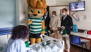 Sporting visita crianças no Garcia de Horta com Rui Borges, Varandas e Palmeiro.
