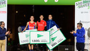 Atletas premiadas na corrida São Silvestre El Corte Inglés em Lisboa