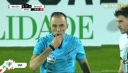 Inacreditável: árbitro precisou de 12 minutos para assinalar penálti a favor do Sporting na reta final do jogo nos Açores