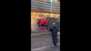 Jogo na Irlanda do Norte termina com cenas brutais de pancadaria: socos e socos à porta de balneário