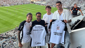 João Cancelo e João Félix aproveitam pausa e assistem ao Corinthians-Botafogo no Brasil 