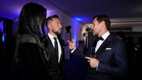 Gravata ou laço? Veja as escolhas das figuras portistas em noite de Dragões de Ouro