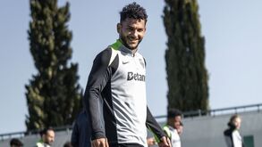 Luis Suárez mostrou-se bem-humorado na sessão de trabalho na ala profissional de Alcochete