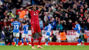 Jogador do Liverpool desiludido após empate com o Sunderland