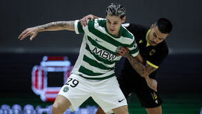 Sporting goleia AEK e espera pelo Benfica na Champions