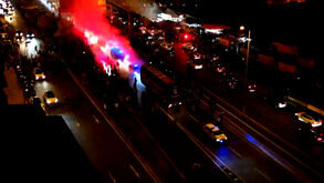 Loucura na chegada do Benfica junto ao Estádio da Luz para o dérbi com o Sporting 