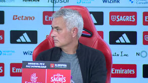 Pedro Neves de Sousa quis fazer pergunta a Mourinho mas assessor do Benfica não permitiu