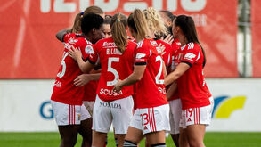 Jogadoras do Benfica a festejar
