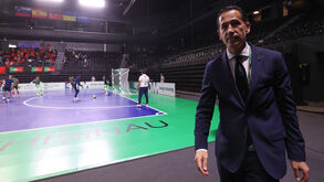 Pedro Proença apoia a seleção feminina de futsal nas Filipinas