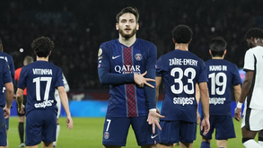 Kvaratskhelia bisou na goleada por 4-0 do PSG sobre o Rennes