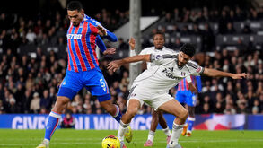 Maxence Lacroix (Crystal Palace) e Raúl Jiménez (Fulham)