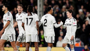 Samuel Chukwueze festeja com os restantes companheiros de equipa depois de marcar ao Crystal Palace