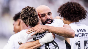 Cruzeiro de Leonardo Jardim encerra Brasileirão com derrota pesada em casa do Santos