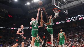 Neemias Queta destaca-se em Toronto