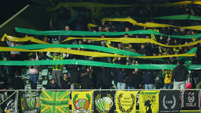 Os adeptos do Tondela no apoio à equipa antes do início do jogo com o FC Porto