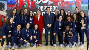 Seleção feminina recebida na Cidade do Futebol