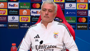 Mourinho: «Olha-se para quem está no banco do Nápoles e esquece-se quem falta...»